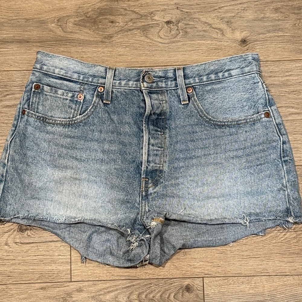 LEVI’S 501 Classic High Rise Button Fly Denim Shorts Size 31